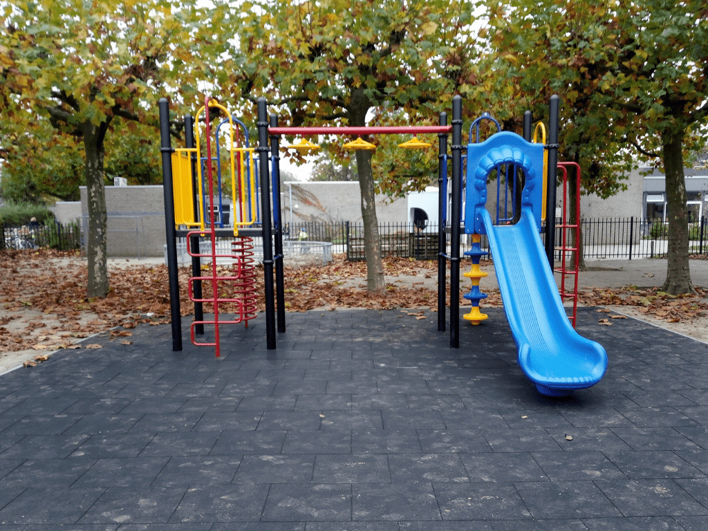 Klimtoestel schoolplein IKC Het Drieluik in Huissen