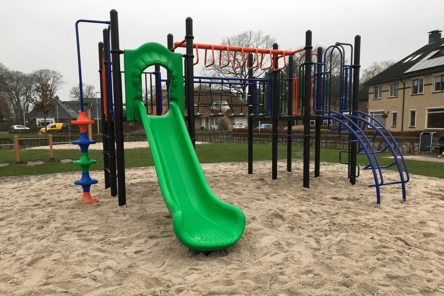 Metaal met kunststof speeltoestellen in Vroomshoop