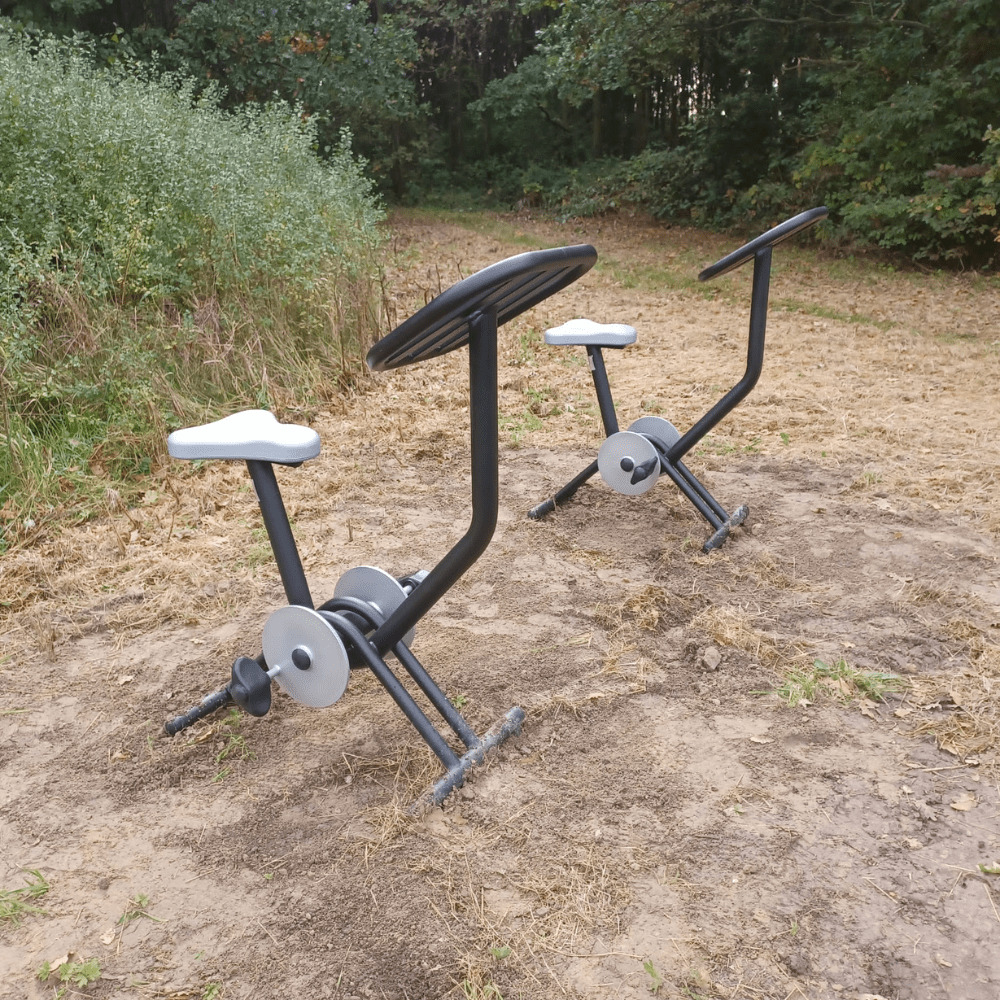 Outdoor fitnesstoestellen in recreatiebos Oude Tonge