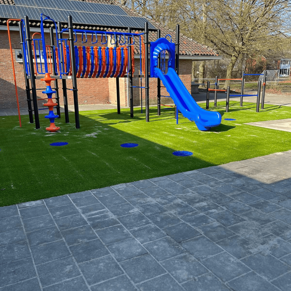 Eigen ontwerp speeltoestel bij OBS De Driesprong in Marknesse