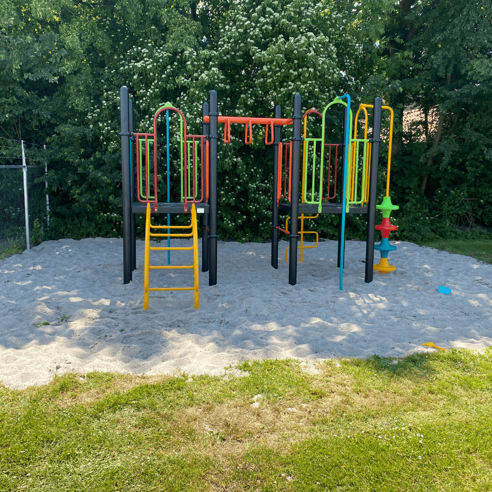 Nieuw speeltoestel voor Bernadet’s kinderopvang Terwispel