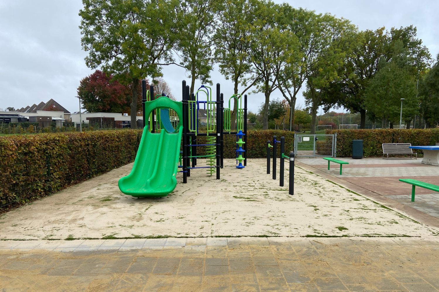 Nieuwe speeltoestellen voor schoolplein IKC De Eik in Nieuwstadt